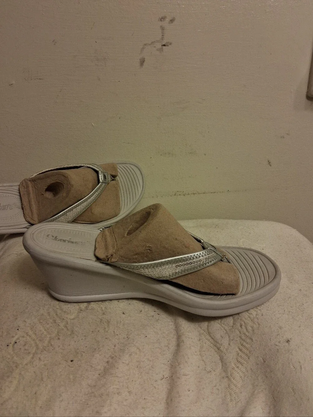 Womens Skechers Silver Sequin Wedge Flip-Flop Sandals - Size 10